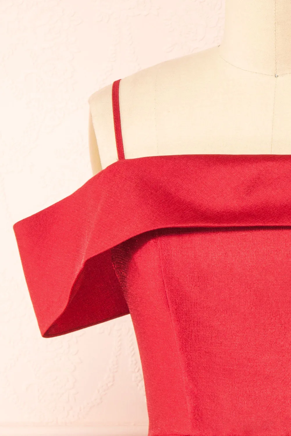 Fuengi Burgundy | Off-Shoulder Short Dress