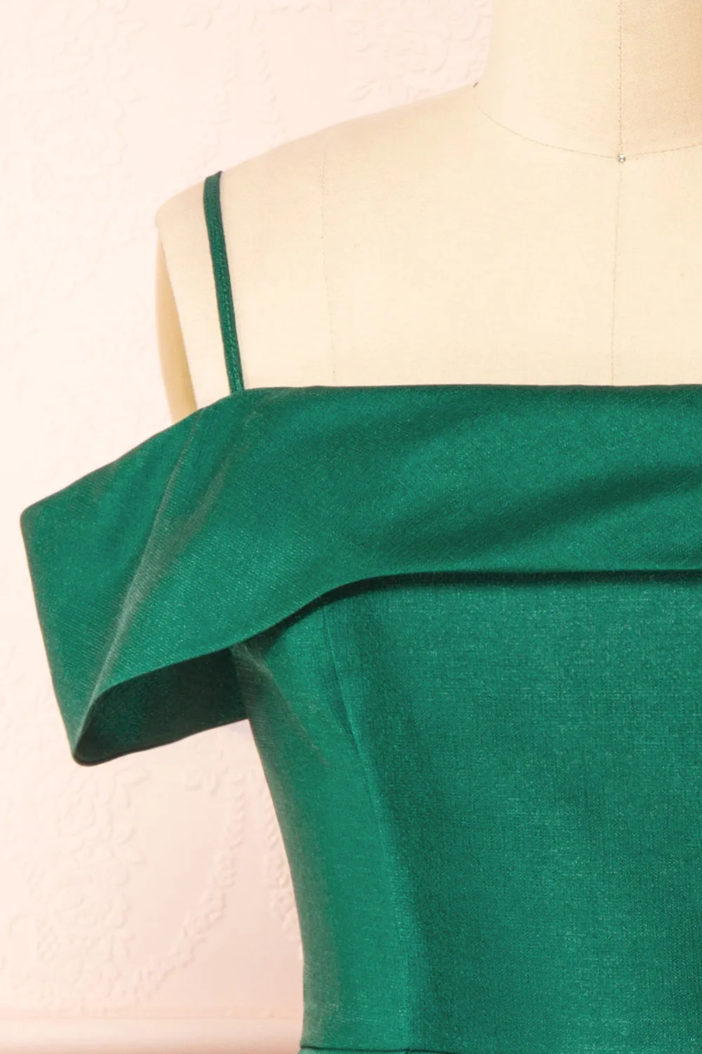 Fuengi Green | Off-Shoulder Short Dress
