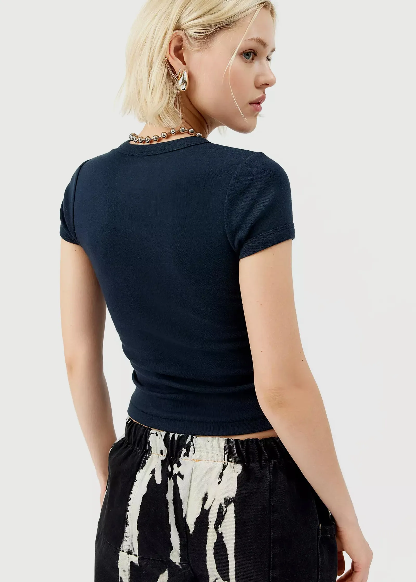 Round-Neck-T-Shirt